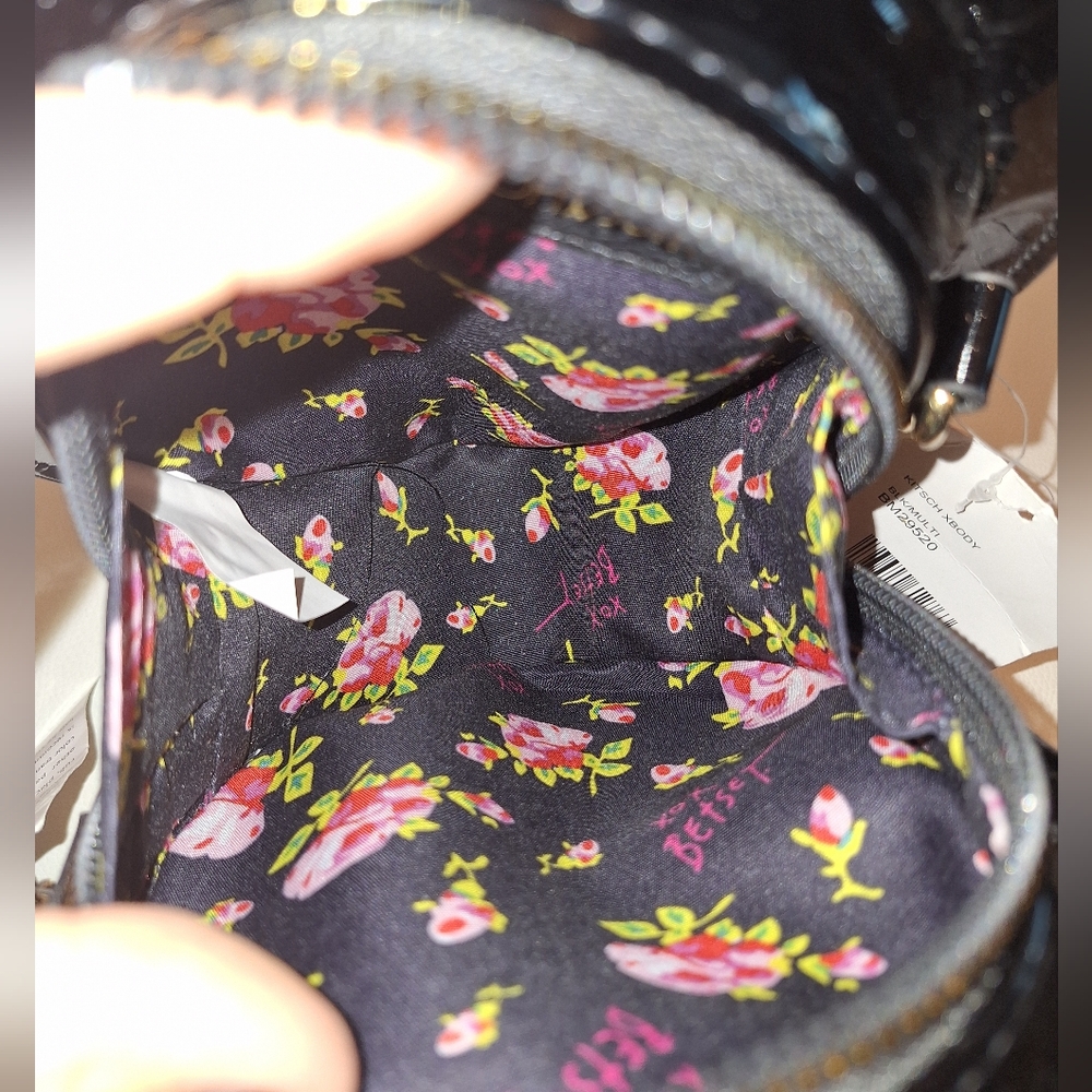 Betsey Johnson Black Patent Sugar Skull Crossbody Bag NWT 98 Retail - Picture 4 of 4